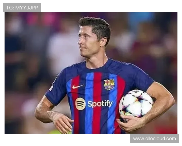 莱万或将离队巴萨盯上DV9尤文锋霸成理想接班人 莱万或将离队巴萨盯上DV9尤文锋霸成理想接班人